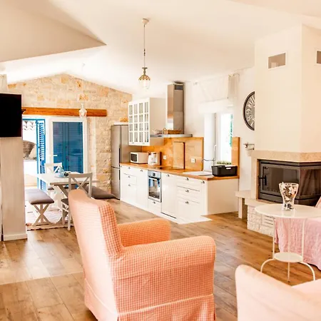 Beautiful Torre Iv With Sauna In Tar 빌라 *