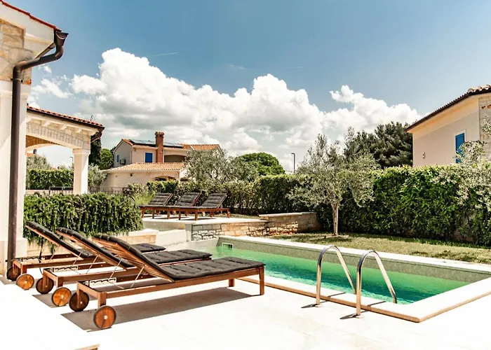 Beautiful Torre Iv With Sauna In Tar 빌라 *