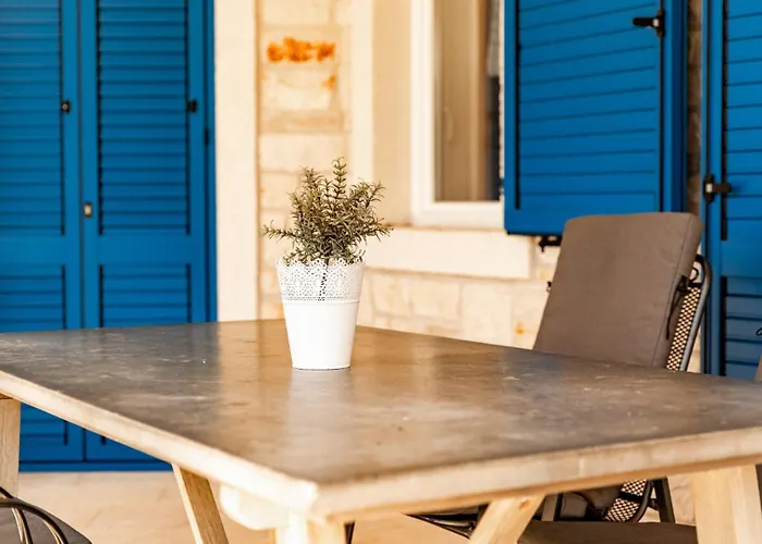 Beautiful Torre Iv With Sauna In Tar Villa