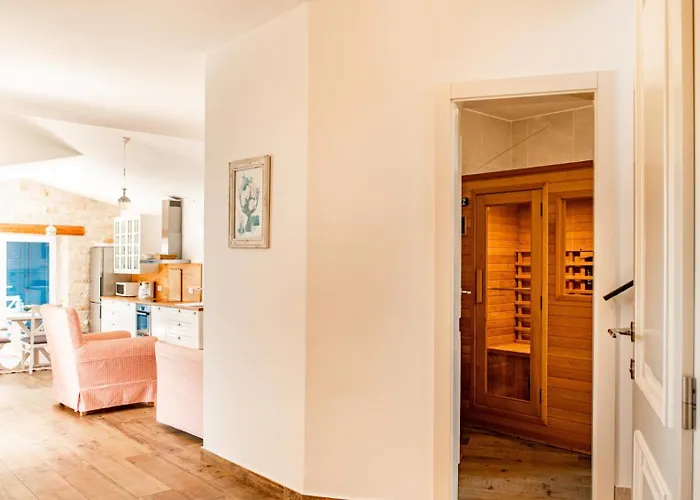 Beautiful Torre Iv With Sauna In Tar Villa