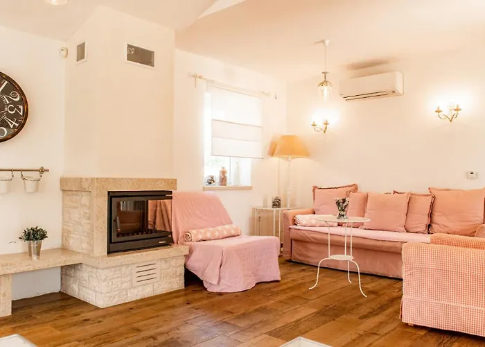 Beautiful Torre Iv With Sauna In Tar Villa *