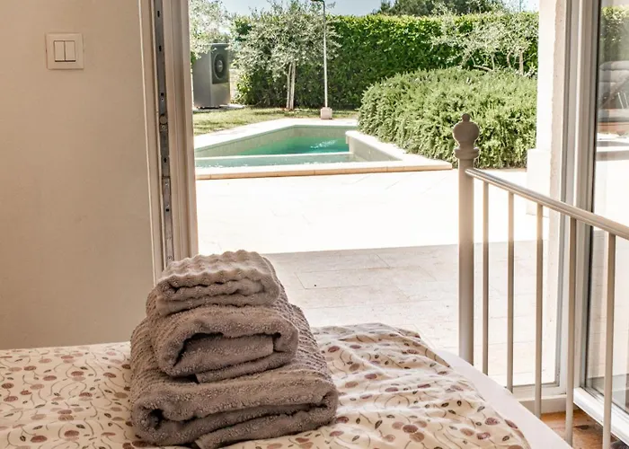 Beautiful Torre Iv With Sauna In Tar Villa